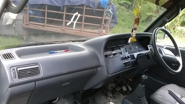 ขายรถตู้เครื่องดี แอร์เย็นเจี๊ยบ ติดแก็สแล้ว ไม่มีเล่มขับซิ่งได้เลย ถูกๆคุ้มทำมาเยอะแล้วเอาไปใช้เลย