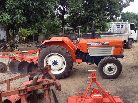 ขายด่วนครับ KUBOTA L4202 DT-M 42 แรง 2 เพลาพร้อมผาน4 LCS ใหม่ๆครับ สภาพรถเชียงกงครับ
