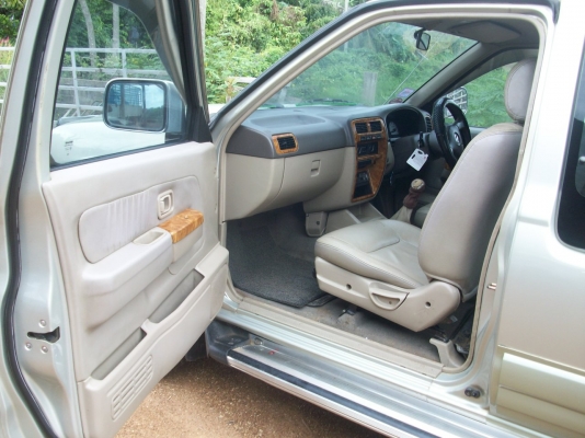 กระบะพร้อมใช้งาน รถปี 46 เครื่อง ZDI รถครู ใช้น้อย กระบะพร้อมใช้งาน รถปี 46 เครื่อง ZDI รถครู ใช้น้อย