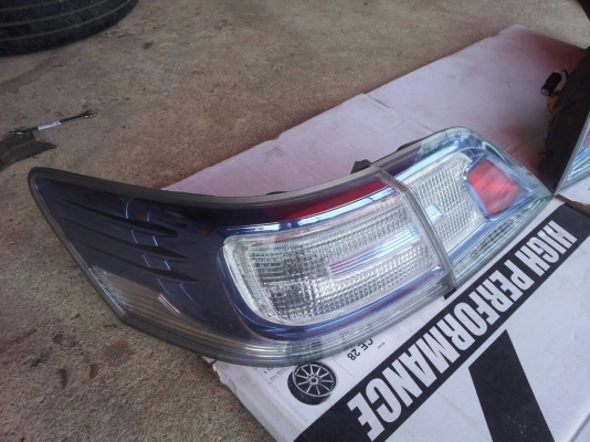 โคมไฟท้าย Camry Hybrid ของแท้มือสองครับ 1ชุด