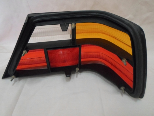 ไฟท้าย BENZ W124