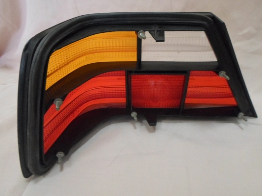 ไฟท้าย BENZ W124