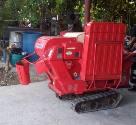 รถนวดข้าวเดินตาม เก่าญี่ปุ่น YANMAR  สภาพอย่างสวย เครื่องยนต์เบนซิน ขนาด 5.00 Hp. เป็นแทรคยาง  มีเกียร์