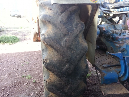 ขายรถไถฟอร์ด 5000 เครื่อง T3 รถบ้านพร้อมใช้