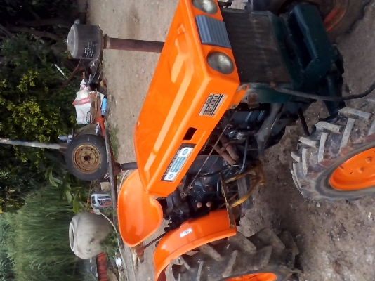 สีนวนจัดให้ B6000 kubota โฟร์วิน มีเครื่องพ่นยา โลตารี