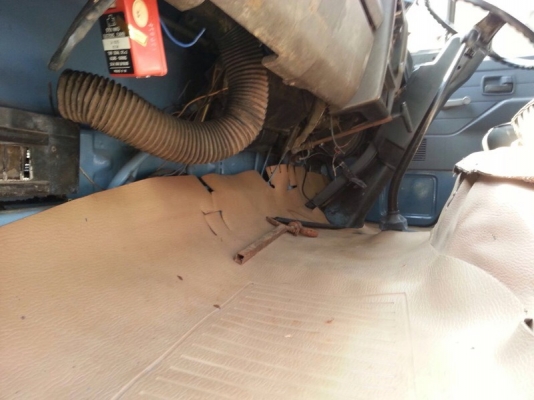 รถอีซูซุ 6 ล้อหลังถนน NPR 115 แรงม้า. ปี 35 สนใจติดต่อ 081 - 6079515 รถอีซูซุ 6 ล้อหลังถนน NPR 115 แรงม้า. ปี 35 สนใจติดต่อ 081 - 6079515