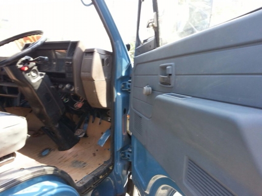 รถอีซูซุ 6 ล้อหลังถนน NPR 115 แรงม้า. ปี 35 สนใจติดต่อ 081 - 6079515 รถอีซูซุ 6 ล้อหลังถนน NPR 115 แรงม้า. ปี 35 สนใจติดต่อ 081 - 6079515