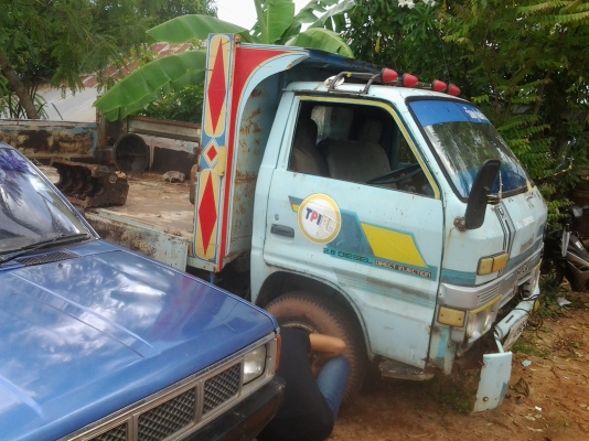 6ล้อ อีซูซุ เครื่อง85 เสีย ดั้มสวย คันซีสวย เครื่องใช้ไม่ได้