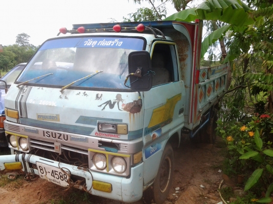 6ล้อ อีซูซุ เครื่อง85 เสีย ดั้มสวย คันซีสวย เครื่องใช้ไม่ได้