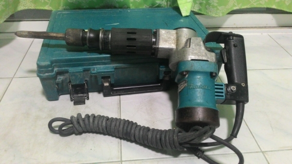 เครื่องสกัดคอนกรีต makita รุ่น 0810 สภาพดีพร้อมใช้งานครับ