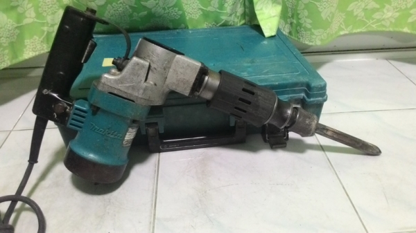 เครื่องสกัดคอนกรีต makita รุ่น 0810 สภาพดีพร้อมใช้งานครับ