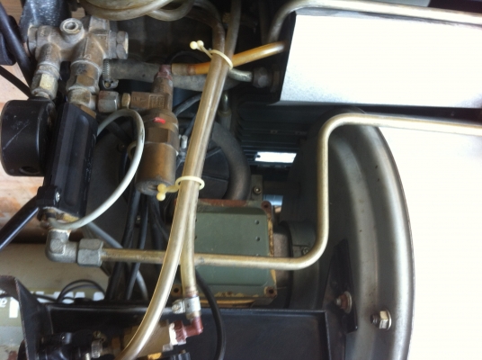 อัดฉีดน้ำร้อน-น้ำเย็น ยี่ห้อFRANK ของประเทศเยอรมัน สภาพพร้อมใช้งาน ไฟ 220