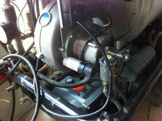 อัดฉีดน้ำร้อน-น้ำเย็น ยี่ห้อFRANK ของประเทศเยอรมัน สภาพพร้อมใช้งาน ไฟ 220