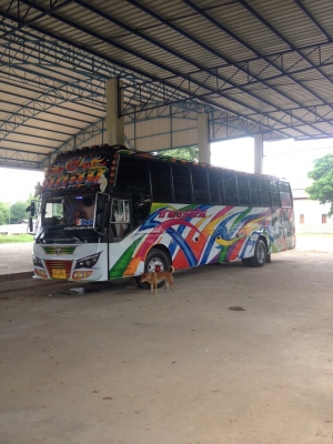 ขายรถบัสทรงวอลโว่เชิดชัยเครื่องNISSAN PE220 ราคาไม่แพงสภาพรถใช้งานอยู่