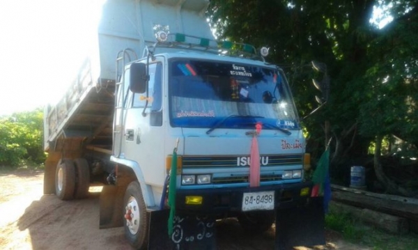 ขายรถดั้มISUZU ร็อกกี้175แรง เครื่องดี แคชซีสวย ยางดี พ.เพาเวอร์ เบรกทิฟฟี่ ภายในสวย สภาพพร้อมใช้งาน เอกสารพร้อมโอน สนใจโทร 090-8588220คุณนะ ID:narong498 หรือ www.truck.in.th/498