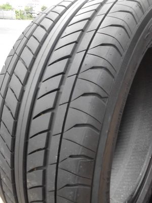 215/55R16 ZIEX FALKEN ZE522  มี 2 เส้น TEL.081-427-3941
