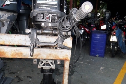 ขาย เครื่องเรือ  MERCURY 20 แรง นำเข้าจากญี่ปุ่น   เครื่องหมุนกำลังอัดดี  ไฟออกบ้างไม่ออกบ้าง  ตามสภาพครับ ราคา 25,000