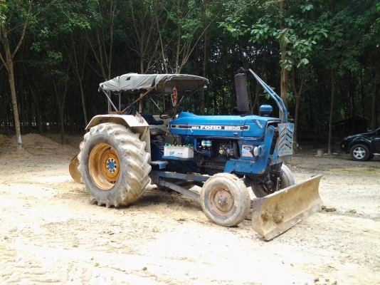 285000 ฝากขายรถไถฟอร์ดส ภาพพร้อมลุยใช้งานได้เลย  เครื่องดีเกียรดีไฮดอลิกดร  แรงๆๆ