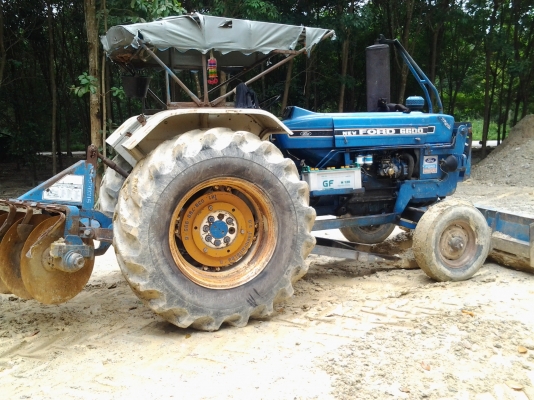 285000 ฝากขายรถไถฟอร์ดส ภาพพร้อมลุยใช้งานได้เลย  เครื่องดีเกียรดีไฮดอลิกดร  แรงๆๆ