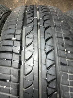 ขายยาง BRIDGESTONE B250 185-65-15 ปี11 ดอกเต็ม เท่ากันทุกเส้น ชุดละ 2,900 บาท