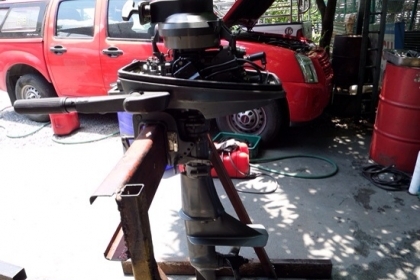 .ขายเครื่องเรือ suzuki 5แรง นำเข้าญี่ปุ่น สตารทมือมีhandle ราคา 16,000