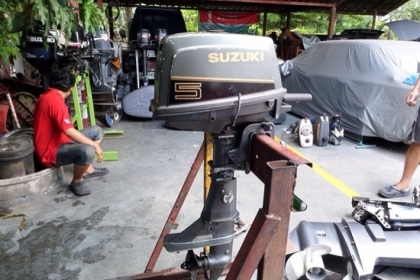 .ขายเครื่องเรือ suzuki 5แรง นำเข้าญี่ปุ่น สตารทมือมีhandle ราคา 16,000