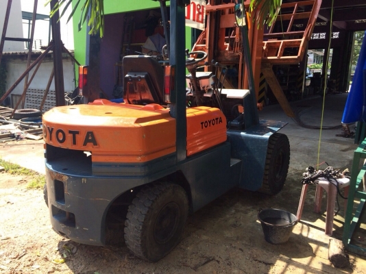 ขายโฟลลิฟ toyota 2.5tสูง4เมตร มีอิ้ง งาเท ขายโฟลลิฟ toyota 2.5tสูง4เมตร มีอิ้ง งาเท