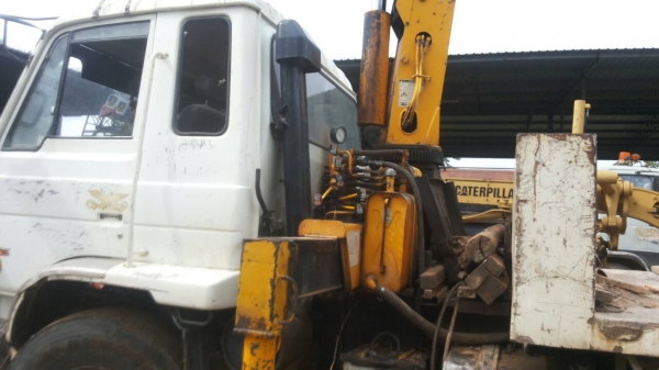 ขายด่วนครับ 6 ล้อ นิสสัน 180 แรง ยาว 6.5 m. ติดเครน TANADO 3.6 TON