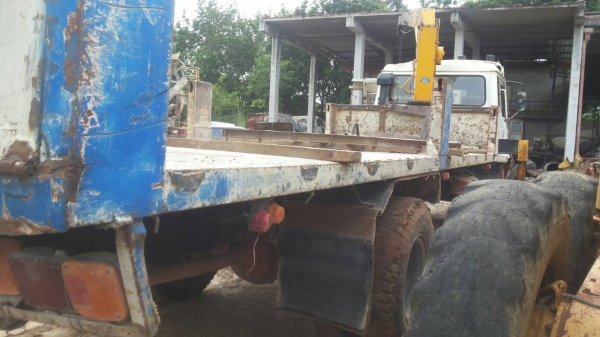 ขายด่วนครับ 6 ล้อ นิสสัน 180 แรง ยาว 6.5 m. ติดเครน TANADO 3.6 TON