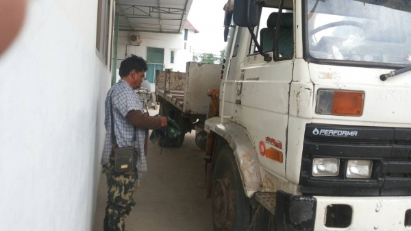 ขายด่วนครับ 6 ล้อ นิสสัน 180 แรง ยาว 6.5 m. ติดเครน TANADO 3.6 TON