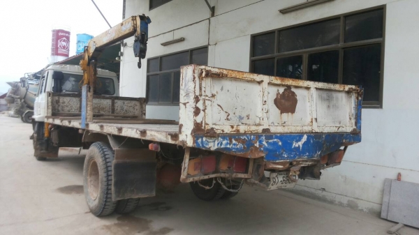 ขายด่วนครับ 6 ล้อ นิสสัน 180 แรง ยาว 6.5 m. ติดเครน TANADO 3.6 TON