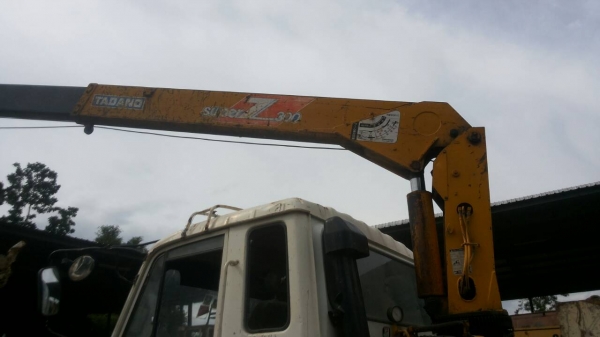 ขายด่วนครับ 6 ล้อ นิสสัน 180 แรง ยาว 6.5 m. ติดเครน TANADO 3.6 TON