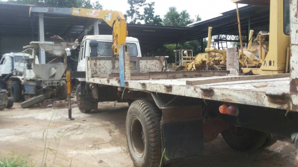 ขายด่วนครับ 6 ล้อ นิสสัน 180 แรง ยาว 6.5 m. ติดเครน TANADO 3.6 TON