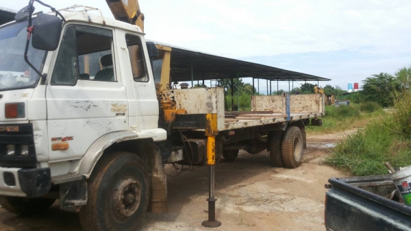 ขายด่วนครับ 6 ล้อ นิสสัน 180 แรง ยาว 6.5 m. ติดเครน TANADO 3.6 TON