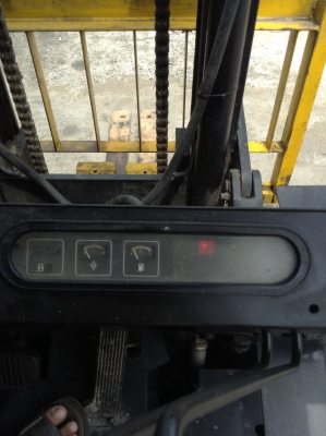 +++  ขายโฟล์คลิฟท์  YALE  FD40   ขนาด 4 ตัน  (รถสภาพดี  พร้อมใช้ครับ)  เครื่องยนต์ดีเซล  เสา 3 เมตร  เกียร์ออโตเมติค  งา 1,070  มม.  ยางตันใหม่   *** สนใจรายละเอียด โทร. 081-659-7598 ครับ ***