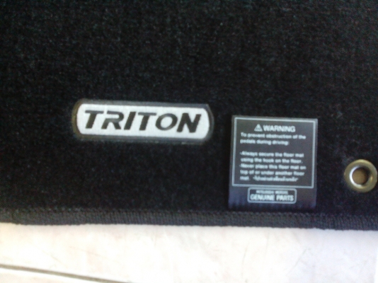 ขายพรมไทรทันแท้ ของใหม่ครับ