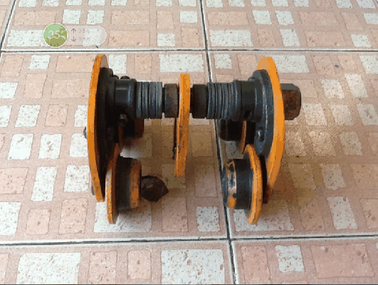 ขายรอกค้างคาว VITAL 1/2TON. สำหรับวิ่งบนเหล็ก Made in japan.