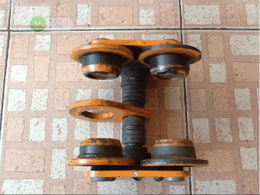 ขายรอกค้างคาว VITAL 1/2TON. สำหรับวิ่งบนเหล็ก Made in japan.