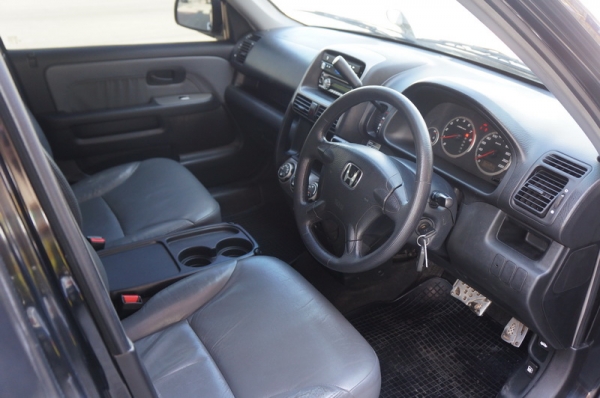 HONDA CR-V ปี 2003 รถสวย ARIBAG คู่ เบรคระบบ ABS ล้อ MAX แอร์เย็น กระจกไฟฟ้า เครื่องเดิมวิ่งดี ช่วงล่างแน่น ระบบไฟใช้งานปกติ ภายในสภาพสวย สีสวย รถพร้อมใช้งาน จัดไฟแนนได้