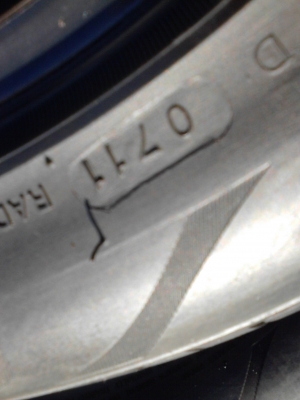 195/55R15 DEESTONE NAKARA ปี 2011 มี 2 เส้น TEL.081-427-3941