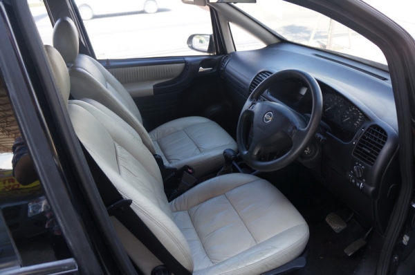 CHEVROLET ZAFIRA ปี 2003 รถสวย ARIBAG คู่หน้า กระจกไฟฟ้า ปรับข้างไฟฟ้า ล้อ MAX พวงมาลัยพาวเวอร์ แอร์เย็น เบาะหนังสภาพดี เครื่องวิ่งดีมาก ช่วงล่างดี ภายในสภาพสวย สีสวย รถพร้อมใช้งาน จัดไฟแนนได้