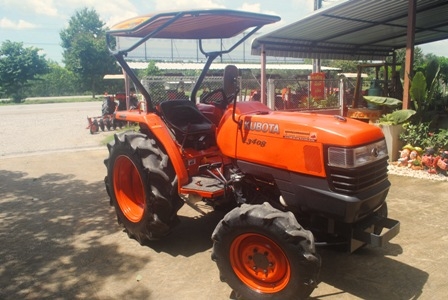 ขายรถไถ Kubota L 3408 (4WD) พร้อมอุปกรณ์ต่อพ่วงหลัง จะเอาผานพรวนหรือโรตารีก็ได้ครับ