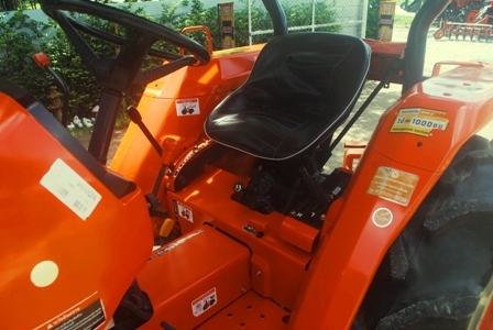 ขายรถไถ Kubota L 3408 (4WD) พร้อมอุปกรณ์ต่อพ่วงหลัง จะเอาผานพรวนหรือโรตารีก็ได้ครับ