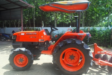 ขายรถไถ Kubota L 3408 (4WD) พร้อมอุปกรณ์ต่อพ่วงหลัง จะเอาผานพรวนหรือโรตารีก็ได้ครับ