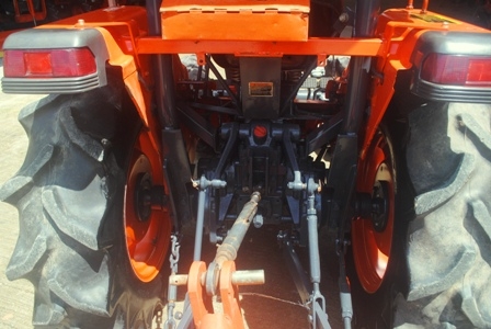 ขายรถไถ Kubota L 3408 (4WD) พร้อมอุปกรณ์ต่อพ่วงหลัง จะเอาผานพรวนหรือโรตารีก็ได้ครับ