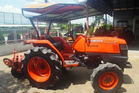 ขายรถไถ Kubota L 3408 (4WD) พร้อมอุปกรณ์ต่อพ่วงหลัง จะเอาผานพรวนหรือโรตารีก็ได้ครับ