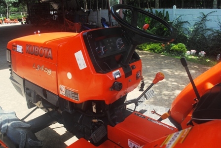 ขายรถไถ Kubota L 3408 (4WD) พร้อมอุปกรณ์ต่อพ่วงหลัง จะเอาผานพรวนหรือโรตารีก็ได้ครับ