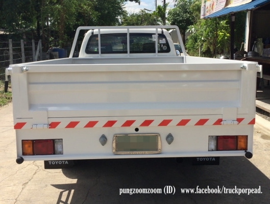 TOYOTA ทำกระบะเหล็ก ยาว 2.54 ม. กว้าง 1.73 ม.  และกล่องเครื่องมือ