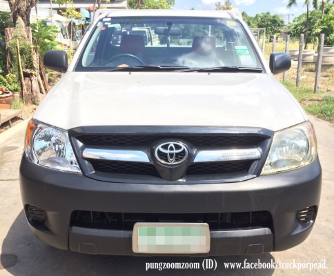 TOYOTA ทำกระบะเหล็ก ยาว 2.54 ม. กว้าง 1.73 ม.  และกล่องเครื่องมือ