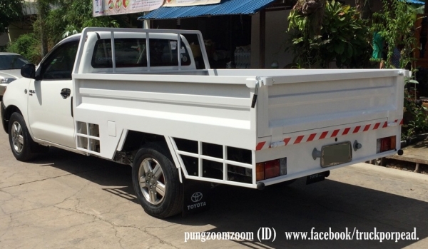 TOYOTA ทำกระบะเหล็ก ยาว 2.54 ม. กว้าง 1.73 ม.  และกล่องเครื่องมือ